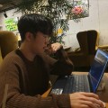 김***